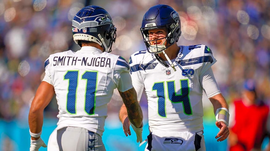 Seattle Seahawks Hold Off Hard-Fighting Tennessee Titans 30-24