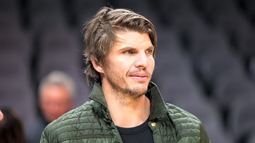 Bulls could hire 1 former NBA All-Star to lead their front office