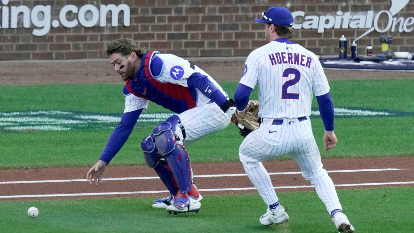 Cubs give up a run on awful defensive blunder