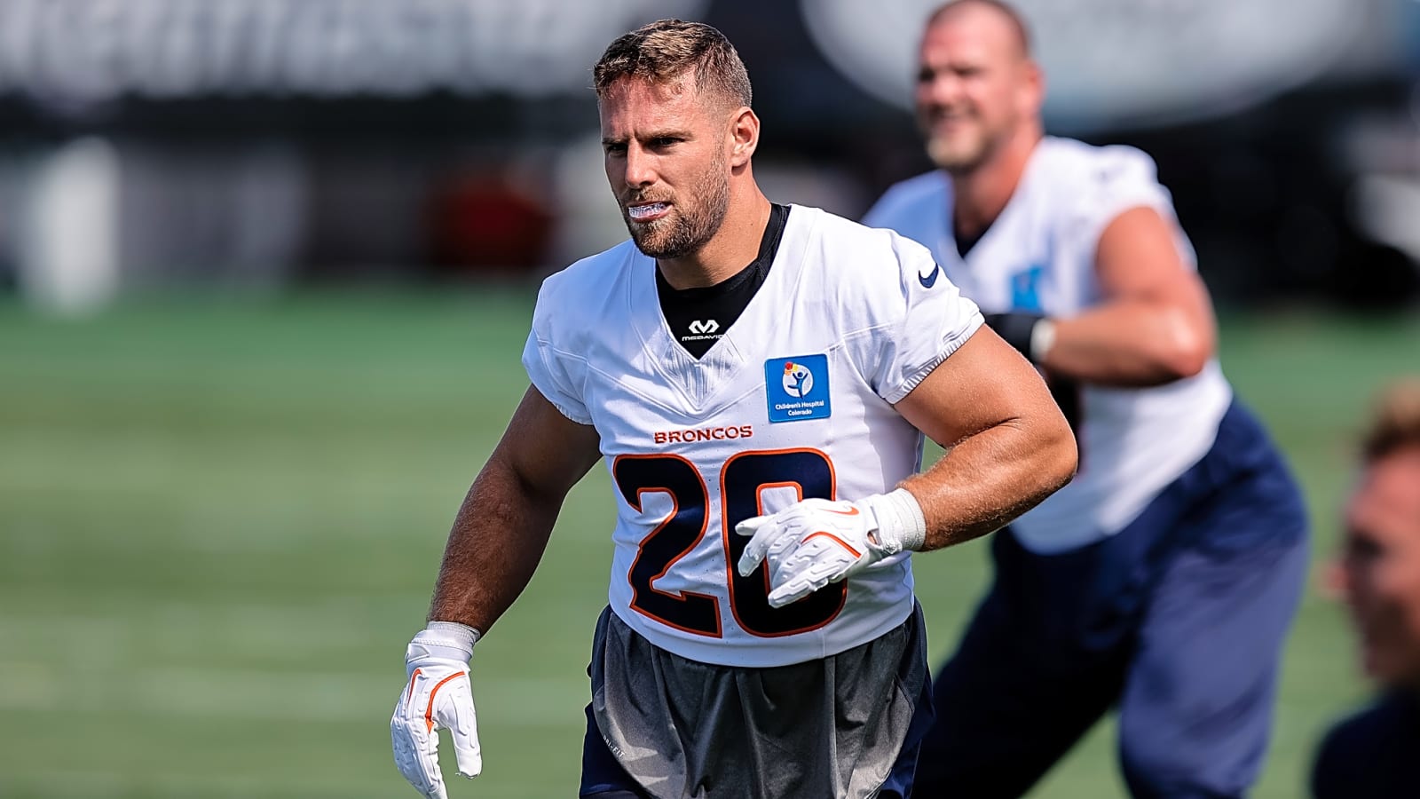 Browns To Sign FB Michael Burton
