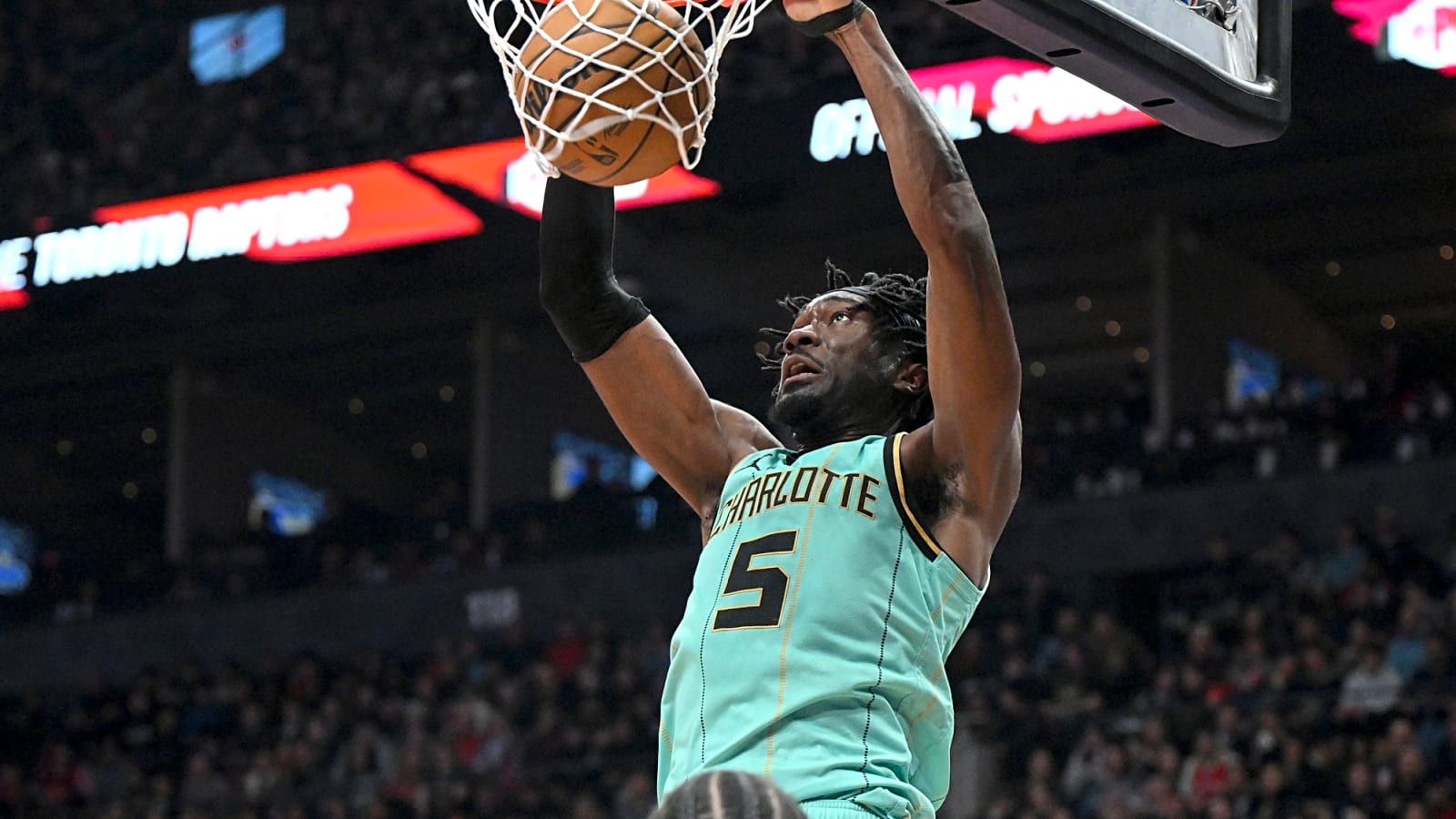Hornets Trade Mark Williams To Suns