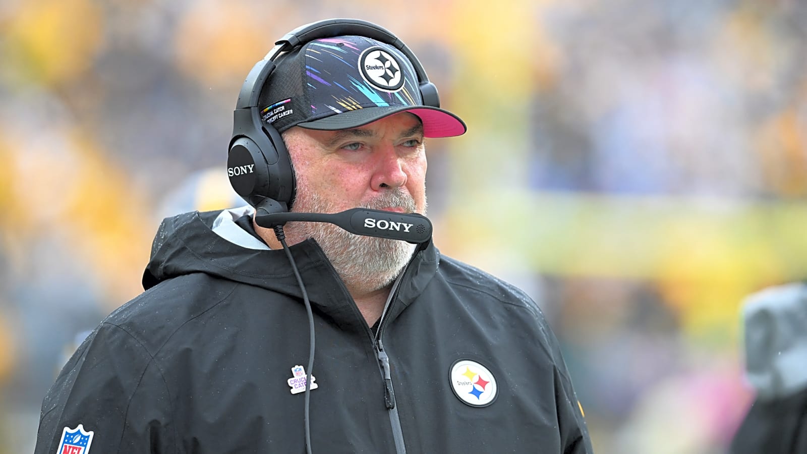 Steelers' McCarthy seen entering medical tent during Buccaneers game