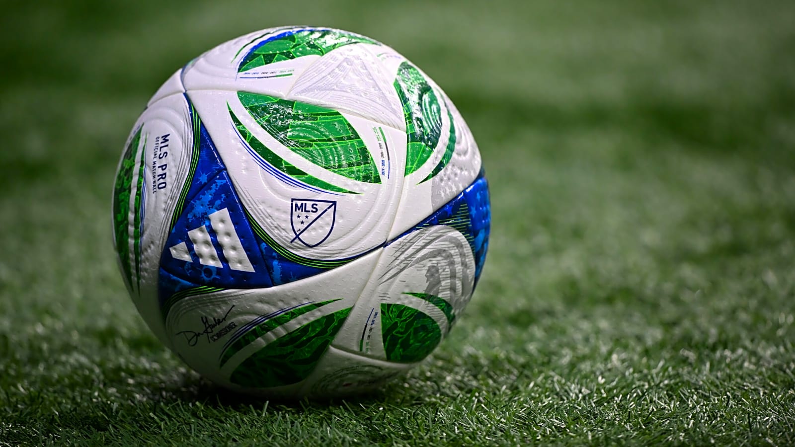 Manchester United grow confident in signing priority midfield target in 2026