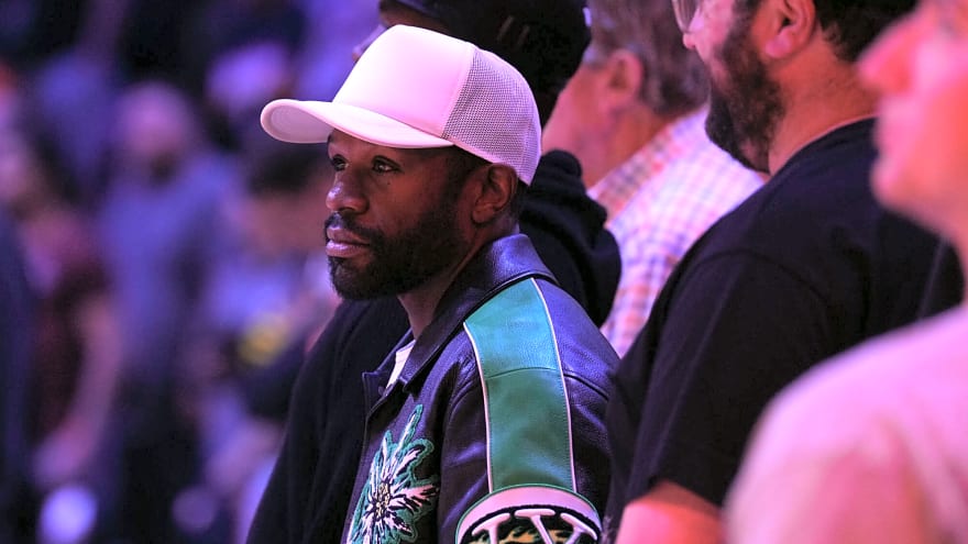 Floyd Mayweather Jr. Claps Back At Roy Jones Jr.