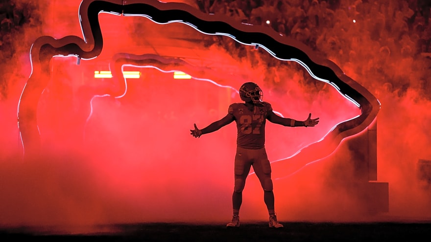 Tony Gonzalez celebrates Kansas City Chiefs TE Travis Kelce with a candid chat about what could be star's swan song