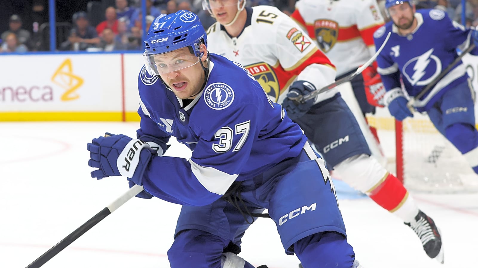 Tampa Bay Lightning Extend Fan Favorite Forward For Six Years
