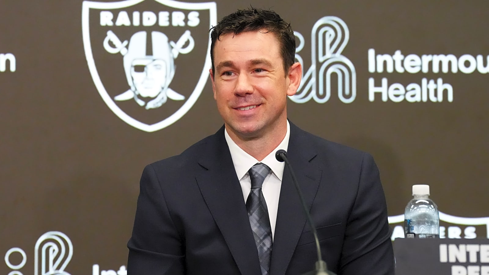 Klint Kubiak says Raiders want Maxx Crosby to stay