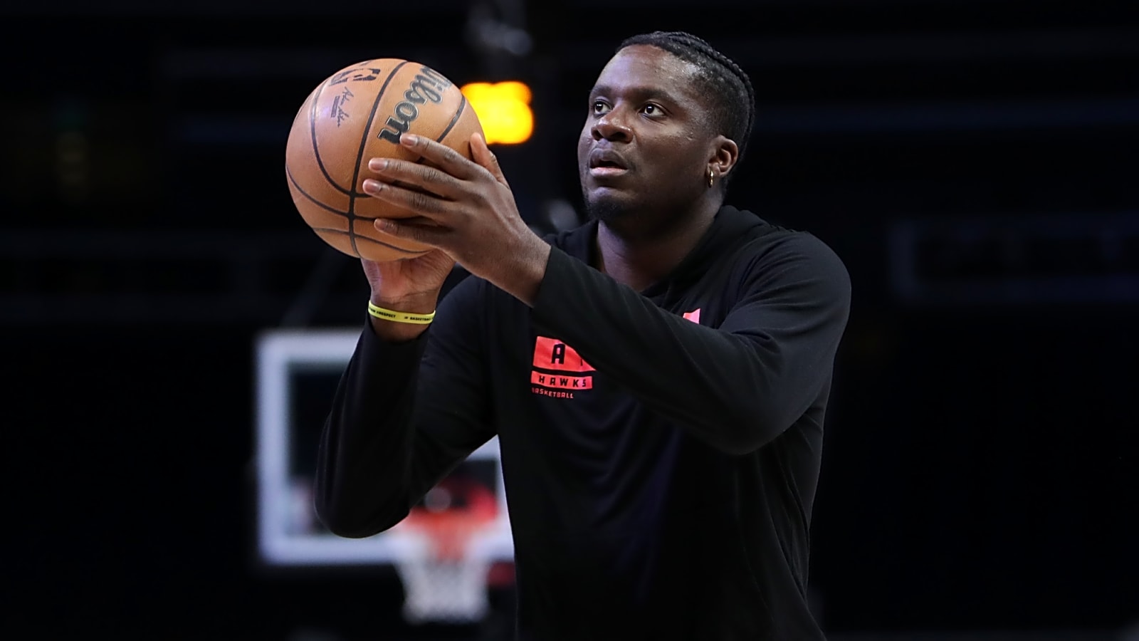 Clint Capela agrees to three-year contract with Rockets