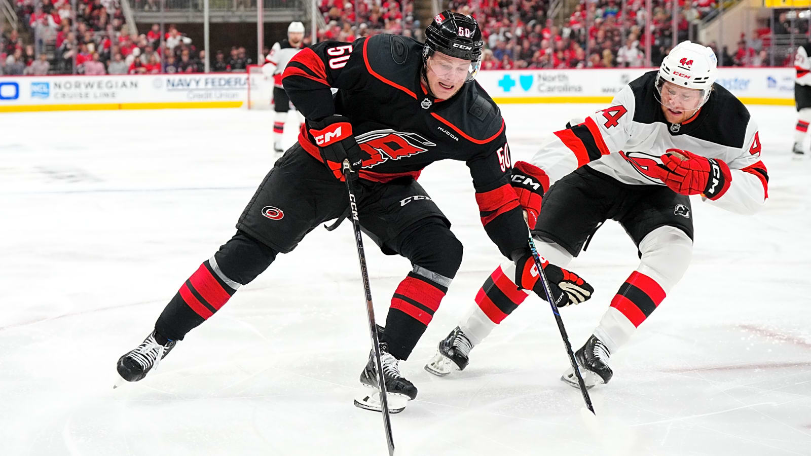 Hurricanes Sign Eric Robinson to 4-Year Extension