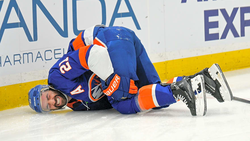 Islanders' Kyle Palmieri exits game vs. Flyers due to injury