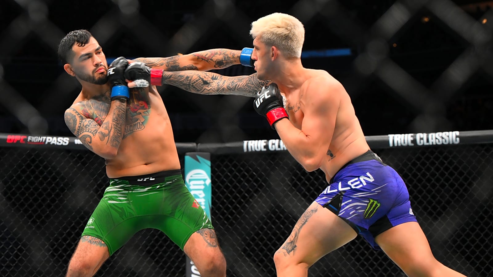 Allen Makes De Ridder Quit On The Stool