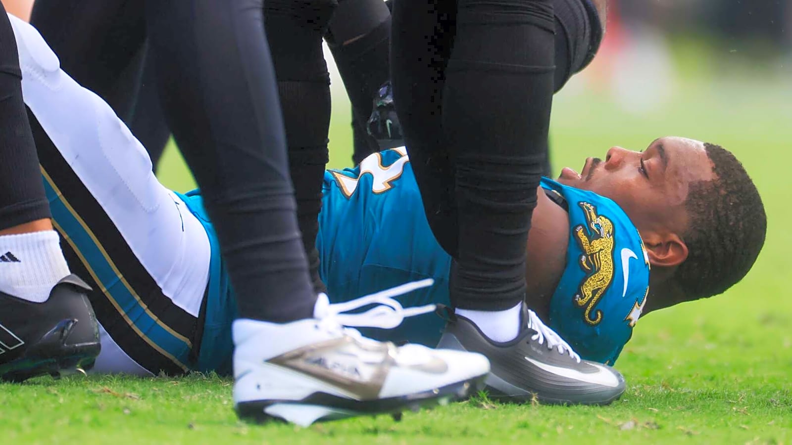 Jaguars DE Travon Walker undergoes wrist surgery, still day-to-day
