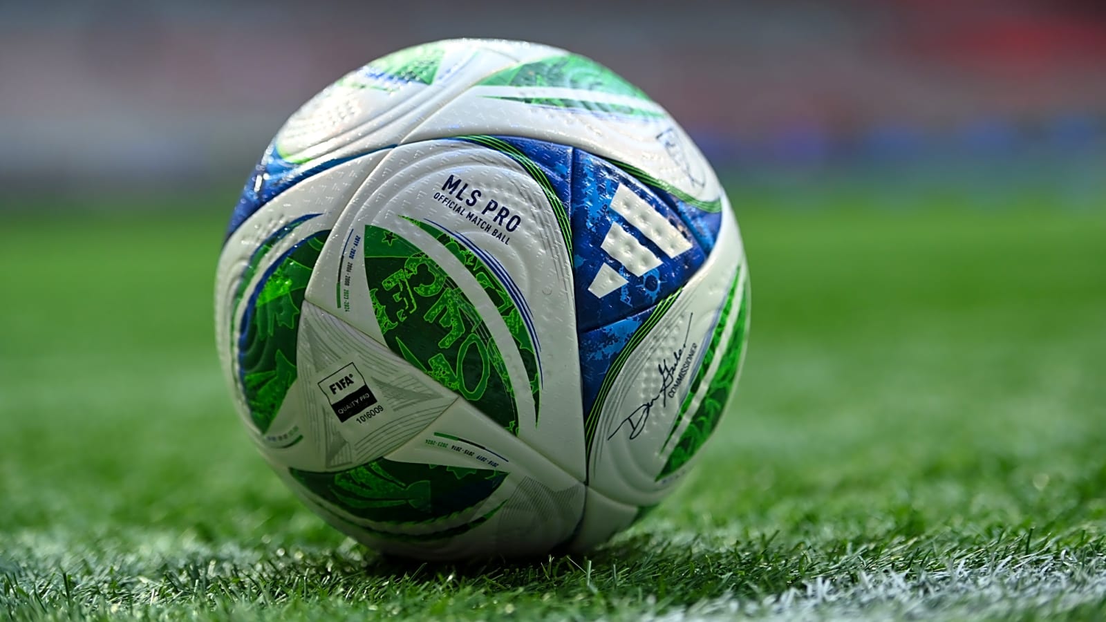 Arsenal & Man United want player with 'rare blend of street smarts and sophistication'