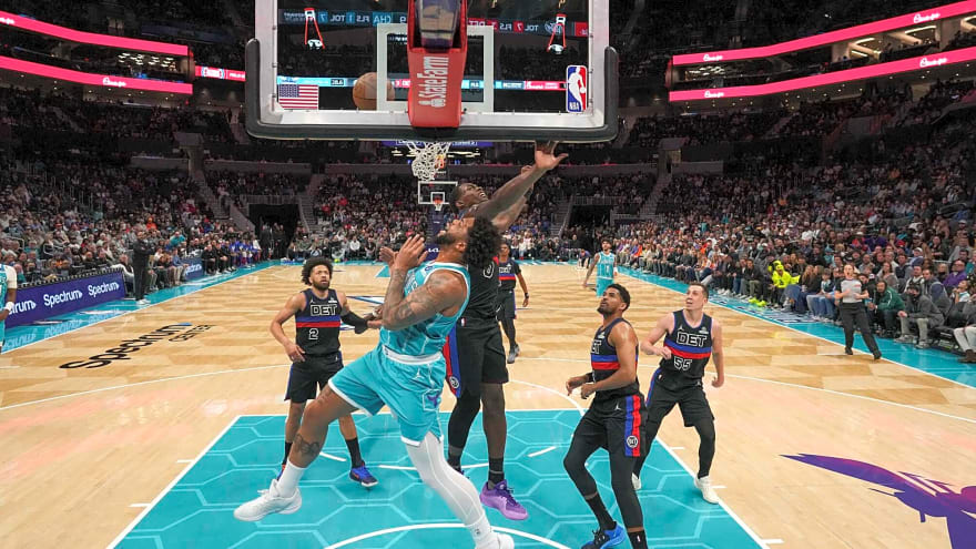 Bucks’ division rivals engage in crazy on-court brawl against the Hornets