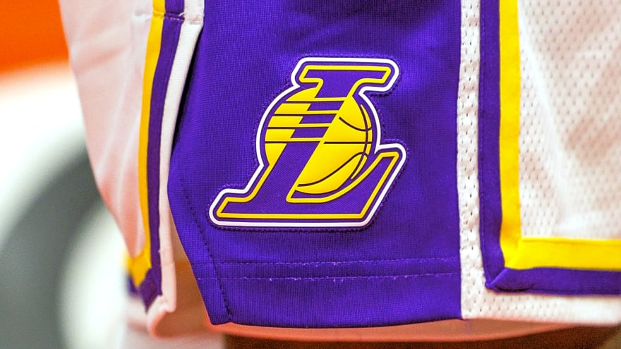 Lakers removing Buss brothers from front-office roles