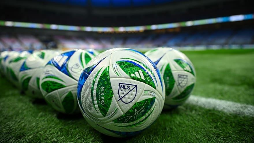 Dean Jones remains unsure about Tottenham landing €62m midfielder heavily linked to Manchester United, in January