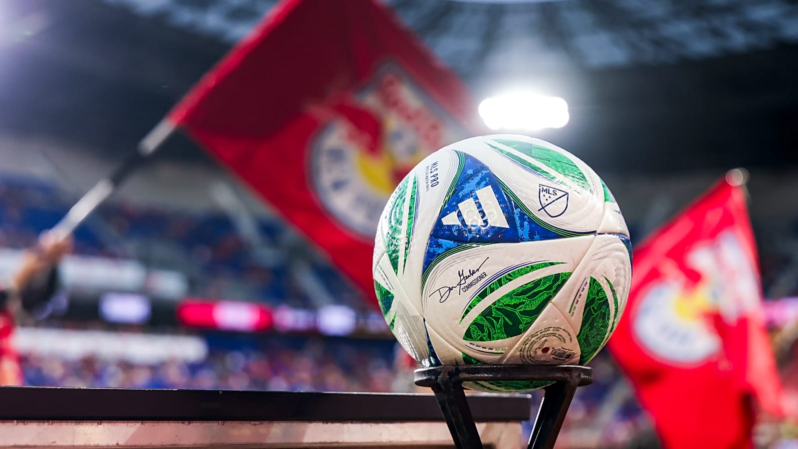 £100m star emerges as midfield target for Chelsea and Tottenham