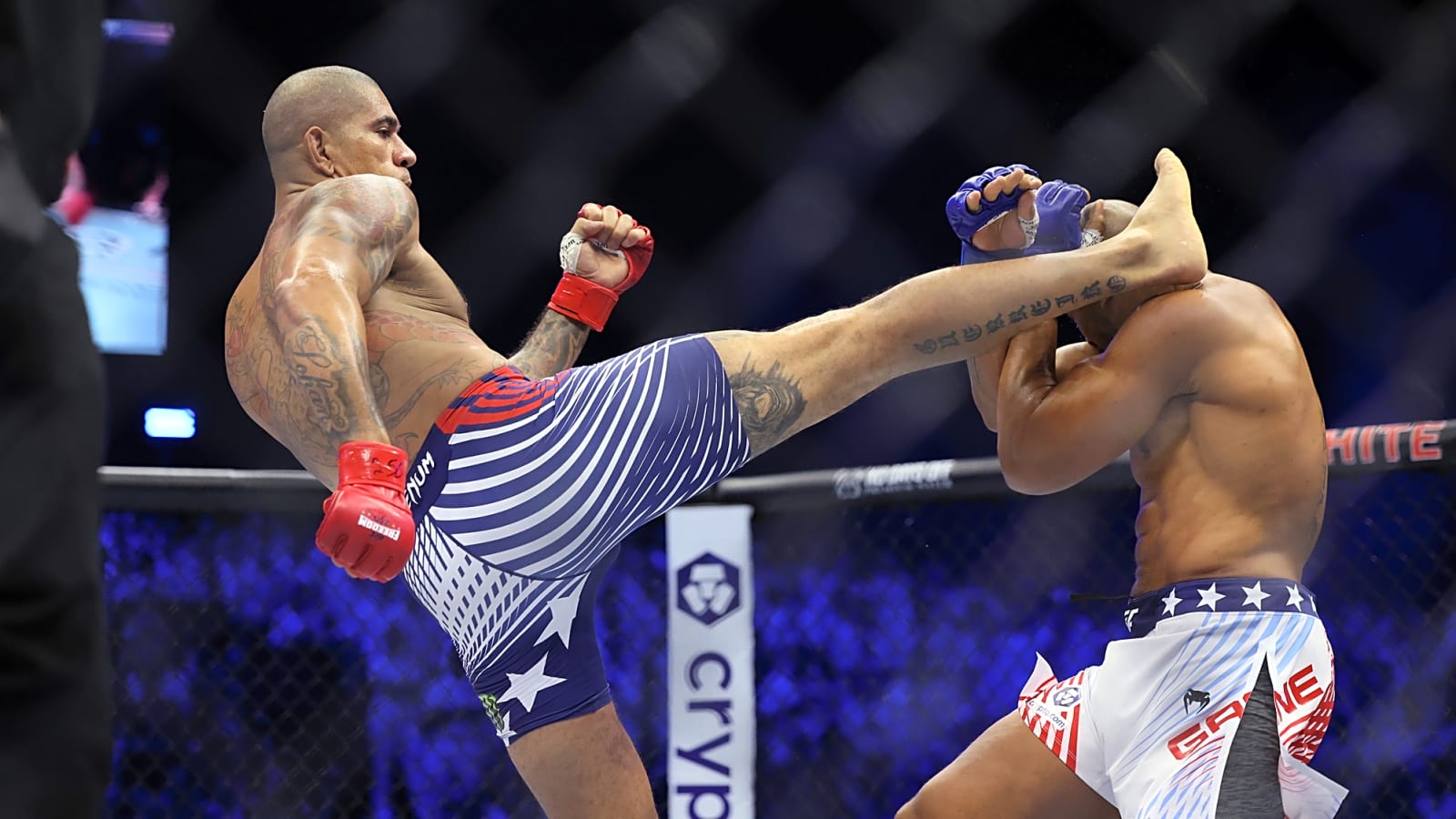 Alex Pereira attacks Herb Dean following countryman's UFC release