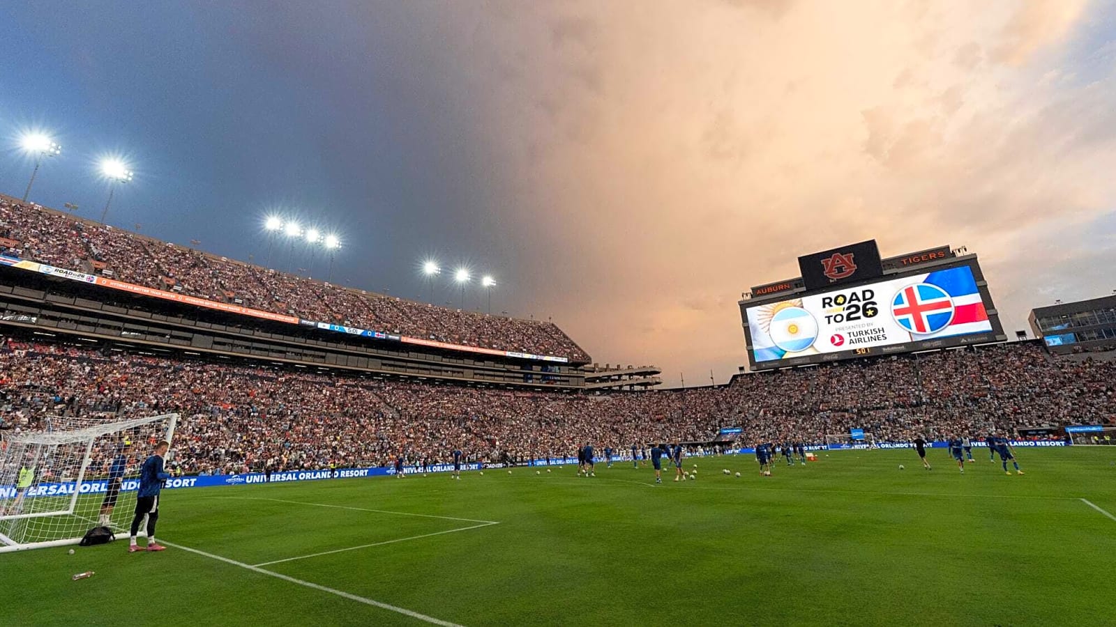 European Mind Can’t Comprehend Auburn’s Stadium