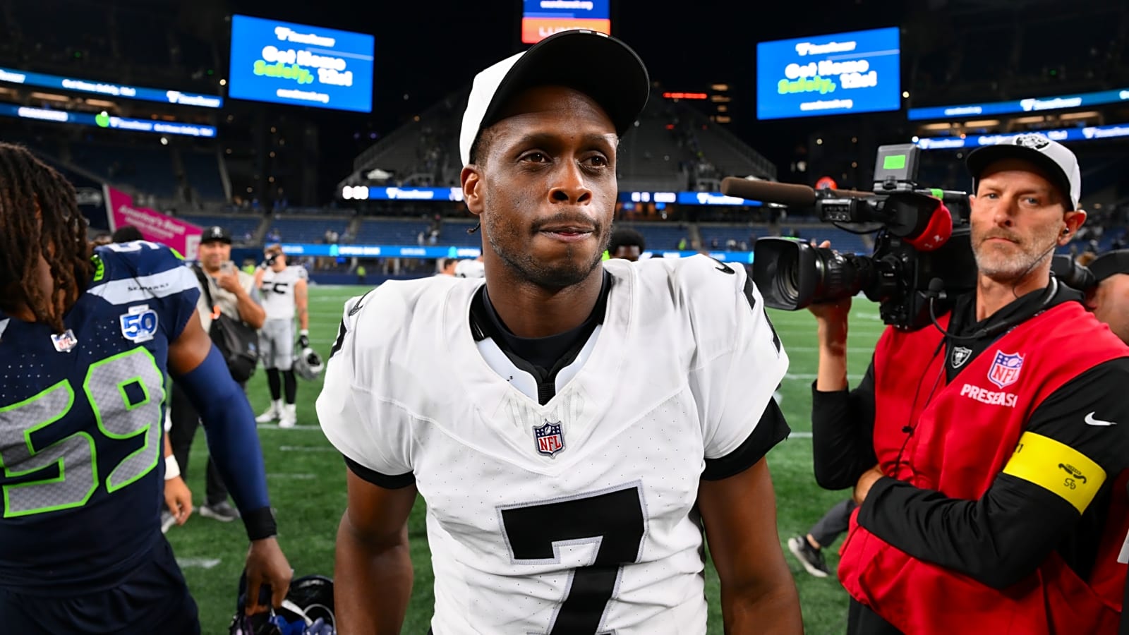 Geno Smith delivers unsavory gesture to Seahawks fan