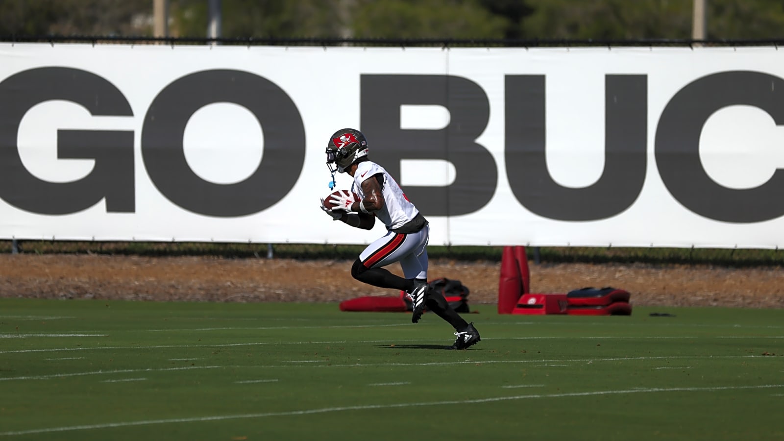 Buccaneers’ Rookie WR is Showing Out at Training Camp