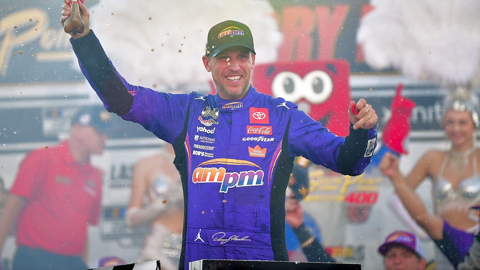 Hamlin Hits the Jackpot: 60th Career Win in Vegas Locks Up Finale Berth