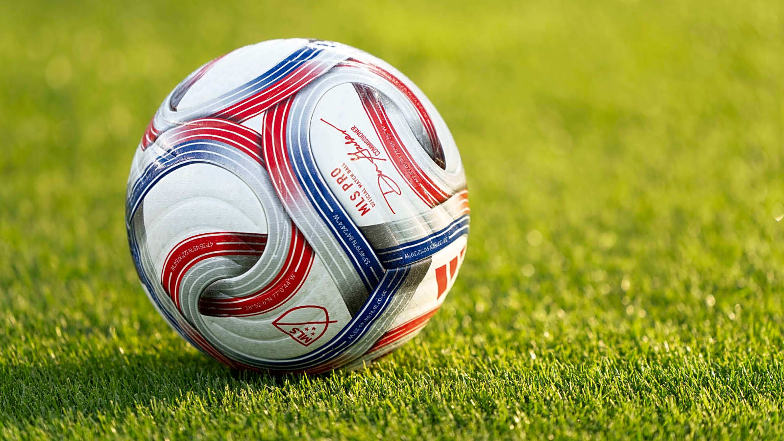 Bayer Leverkusen set to sign Manchester United linked midfielder