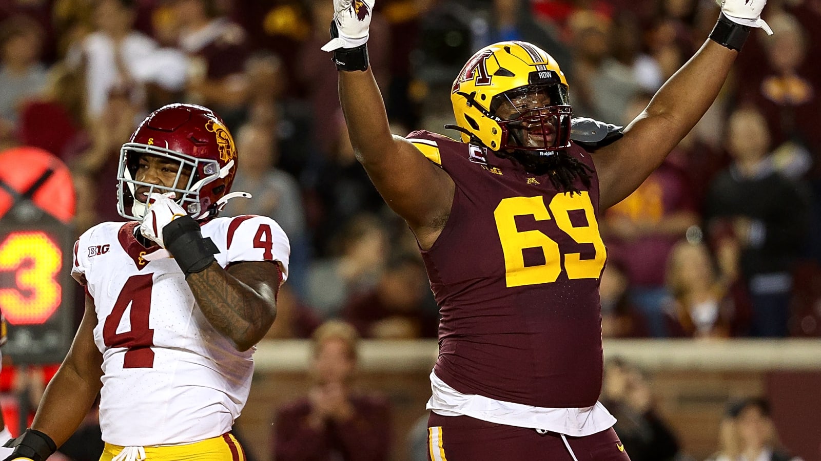 Texans to keep rookie Aireontae Ersery at OT