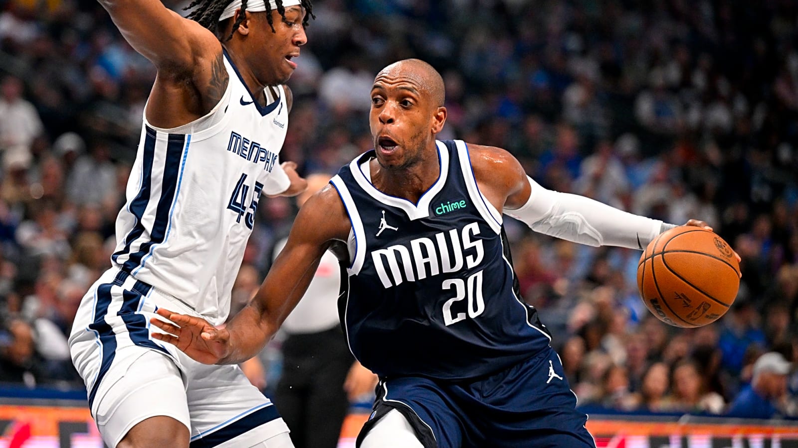 Khris Middleton to remain with Mavericks, declines buyout