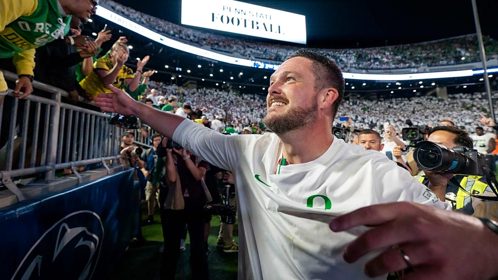 Ohio State and Oregon Find Themselves Ranked at the Top of the College Football World Again
