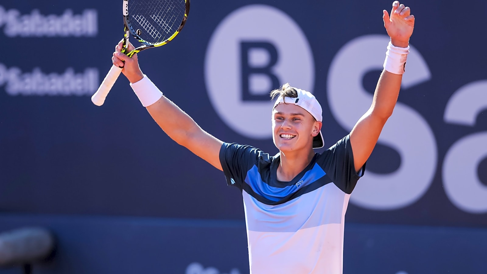 Watch: Holger Rune rates his pool jump following title run at 2025 Barcelona Open