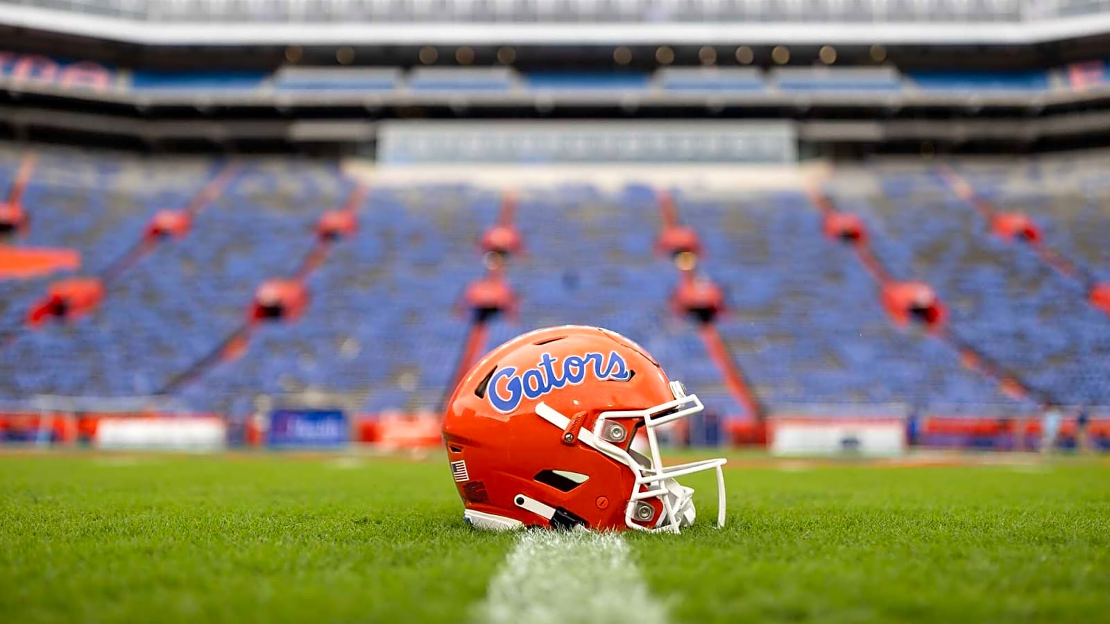 Recruiting insiders show the Florida Gators are going to have to beat out Georgia to land elite defensive lineman