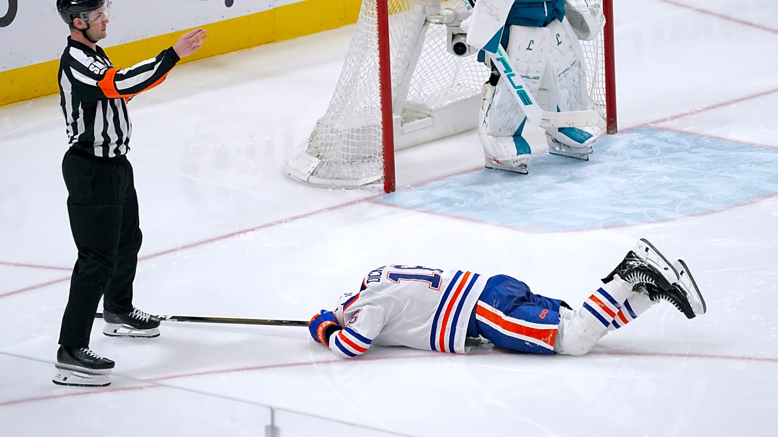 Oilers Sign Jason Dickinson to New 5-Year Extension