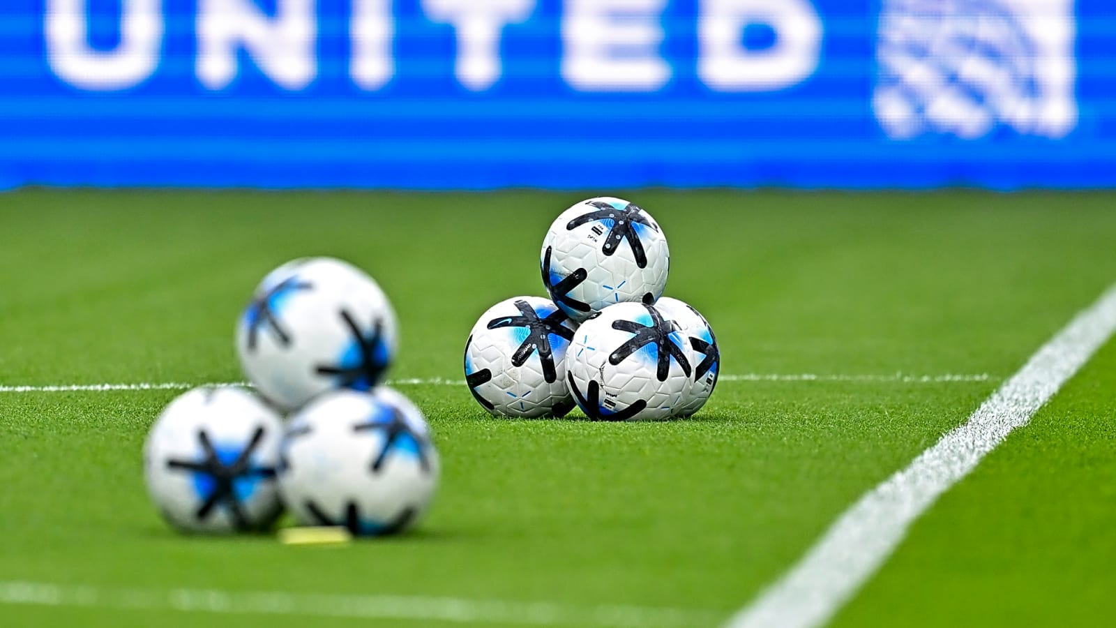 Senne Lammens officially wins 2025/26 Premier League award