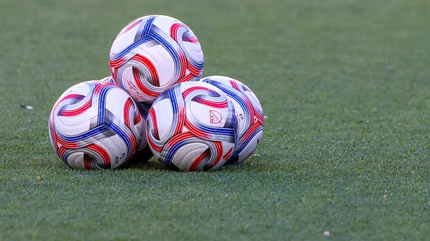 Manchester United plot raid on English club for 'excellent' teen attacker