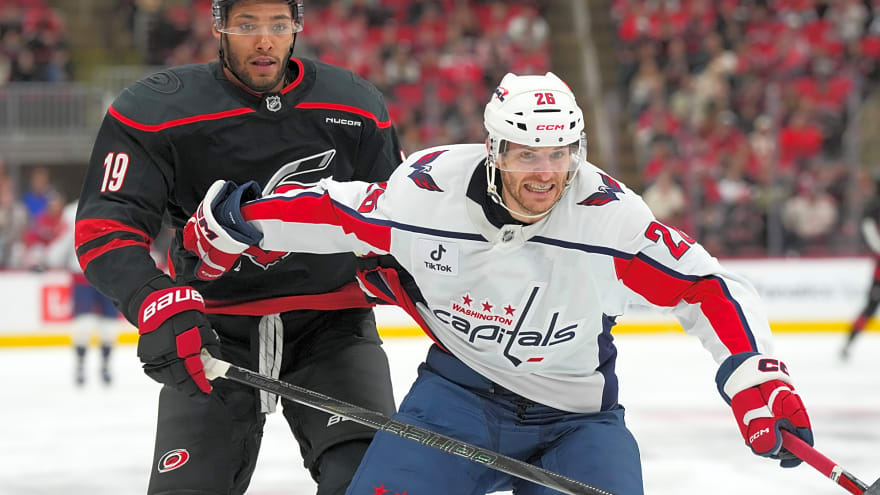 Capitals place veteran center Nic Dowd on IR