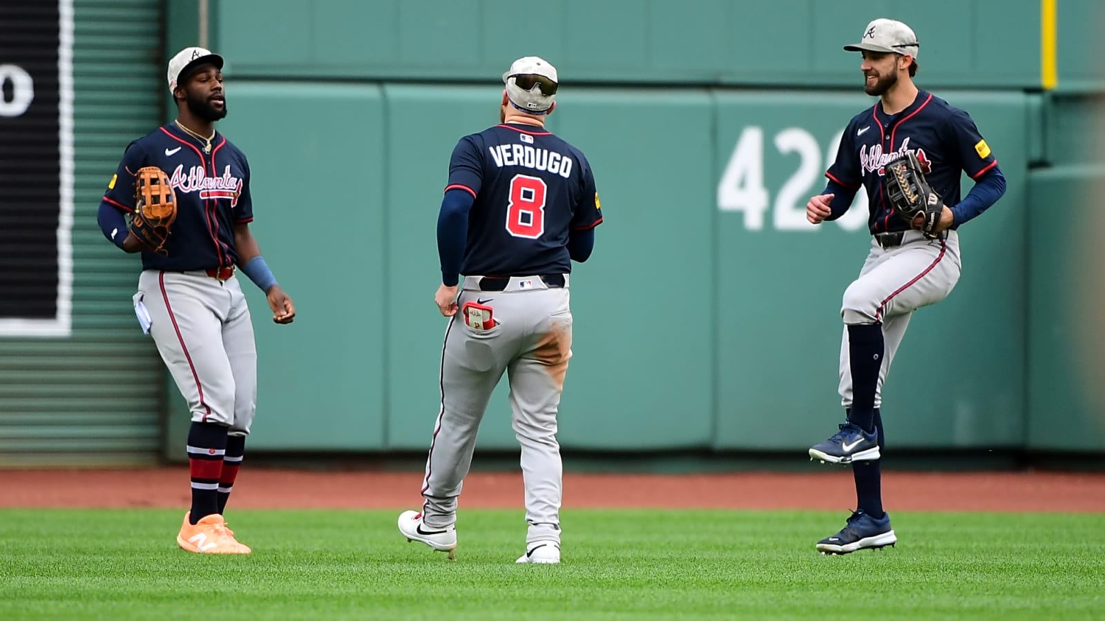 Embarrassing baserunning blunder costs Braves in stunning loss