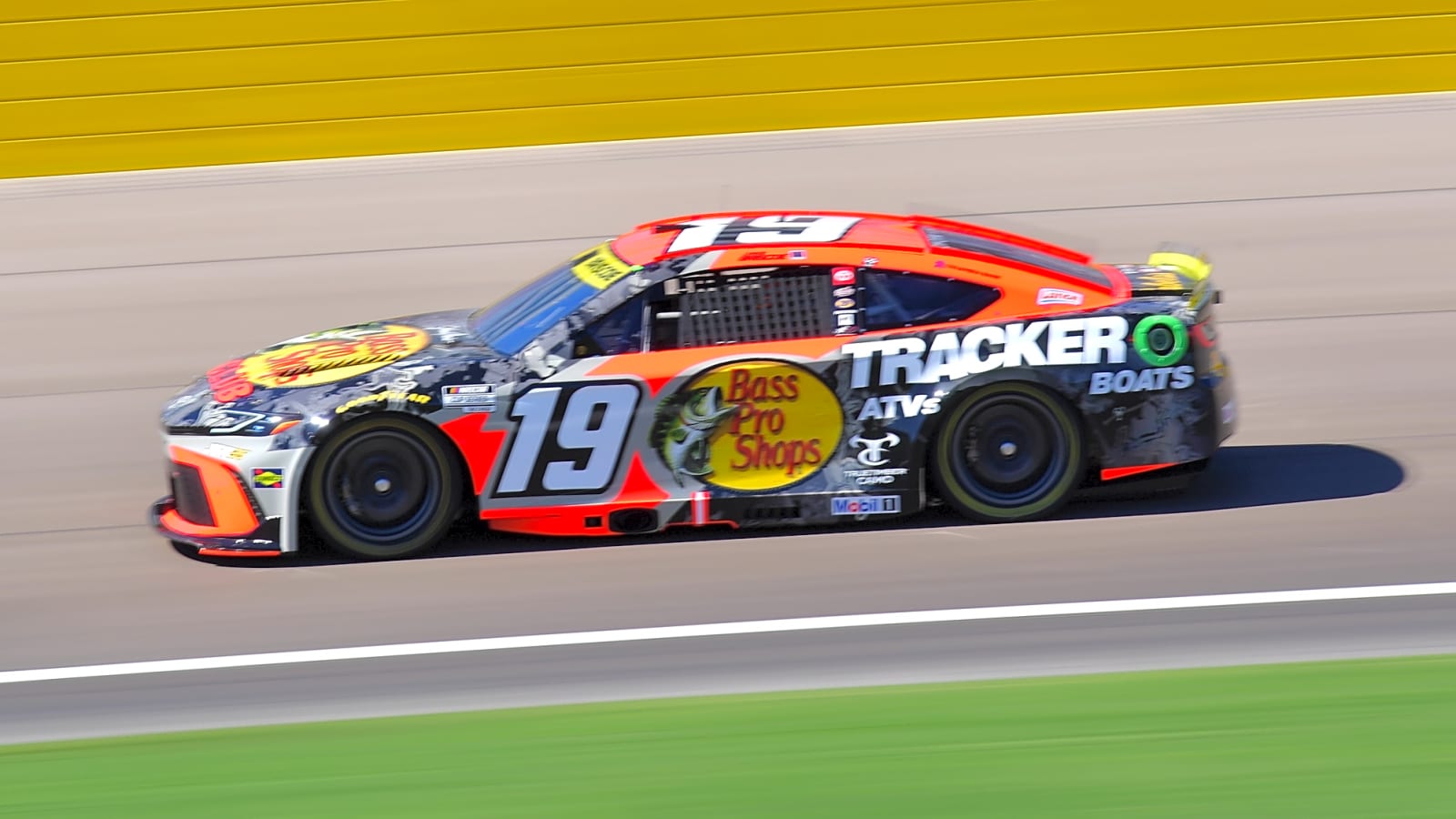 NASCAR South Point 400 takeaways: Chase Briscoe fends off Kyle Larson