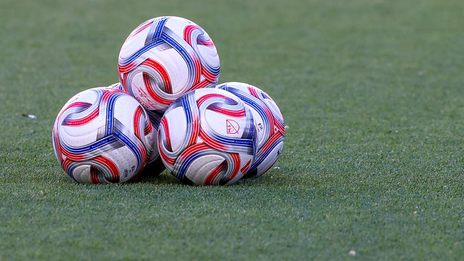 Emmanuel Petit says Arsenal must replace their wingers