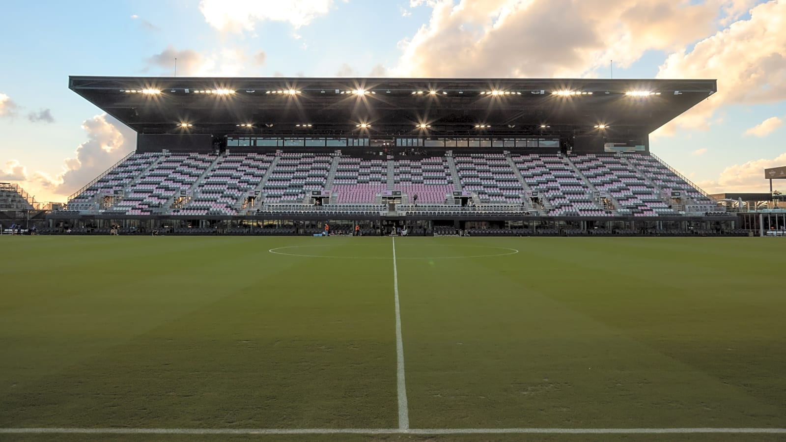 Celtic exploring move for Manchester United defender