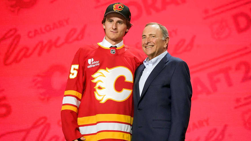 Flames prospect Cole Reschny exits North Dakota game with injury