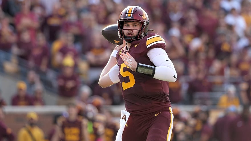 Gophers snap counts and notable PFF grades from upset win over Iowa