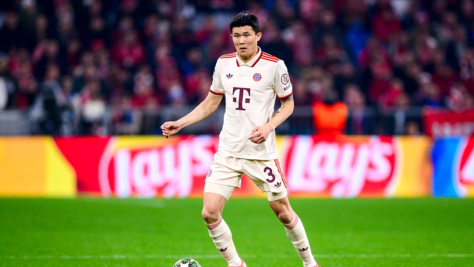 Reliable journo confirms Bundesliga star is waiting for Manchester United to make their move; Liverpool also in the fray