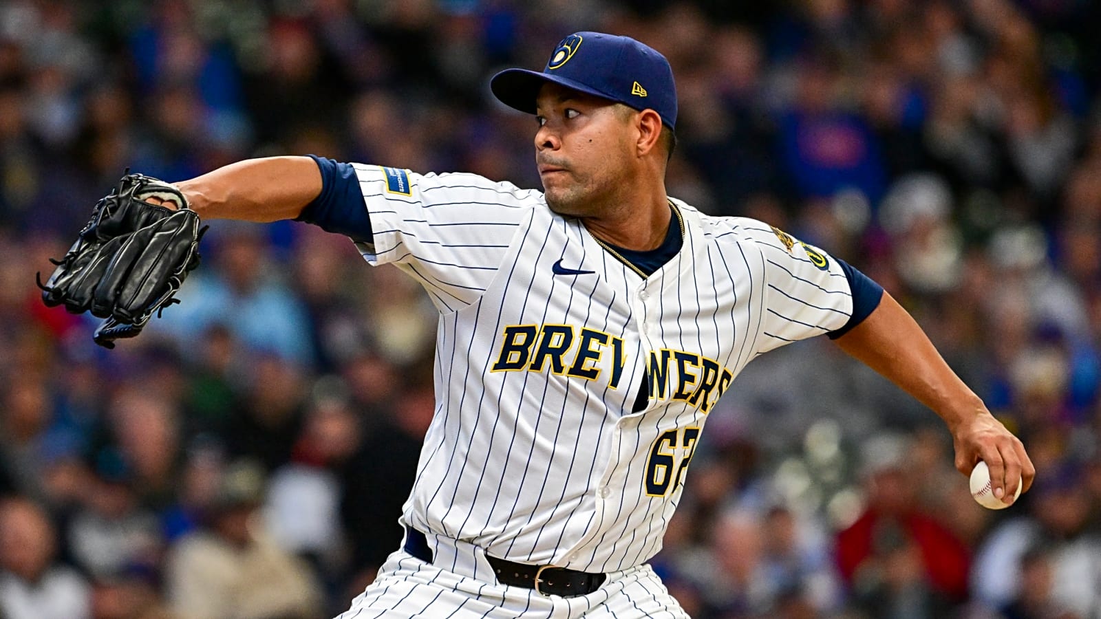 Brewers place veteran lefty on IL with shoulder impingement