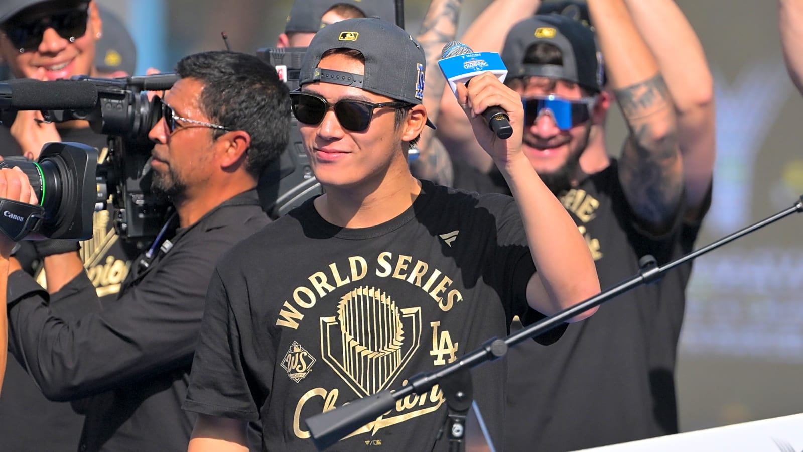 Yoshinobu Yamamoto shared his four-word catch phrase at Dodgers parade