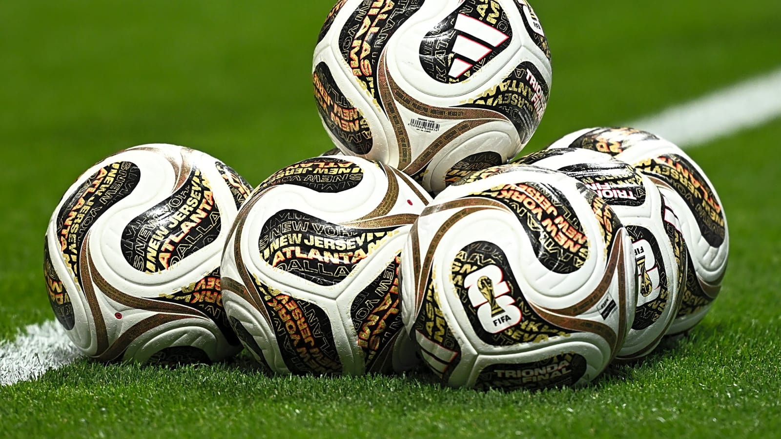 Update as Man United & Chelsea transfer target changes agents