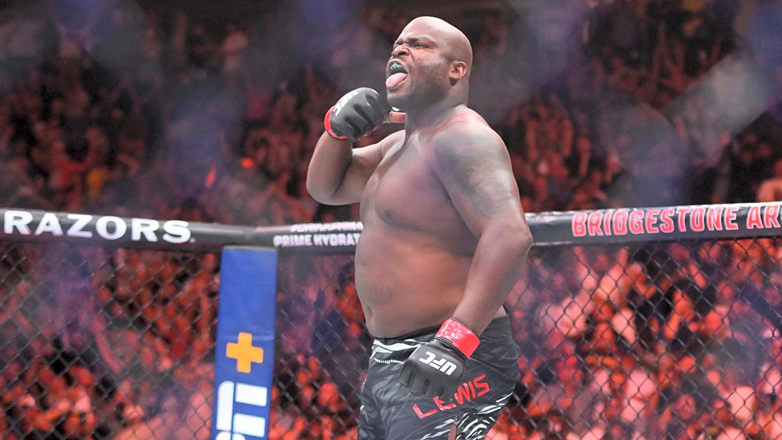 Derrick Lewis stops Tallison Teixeira in 35 seconds in UFC Nashville main event