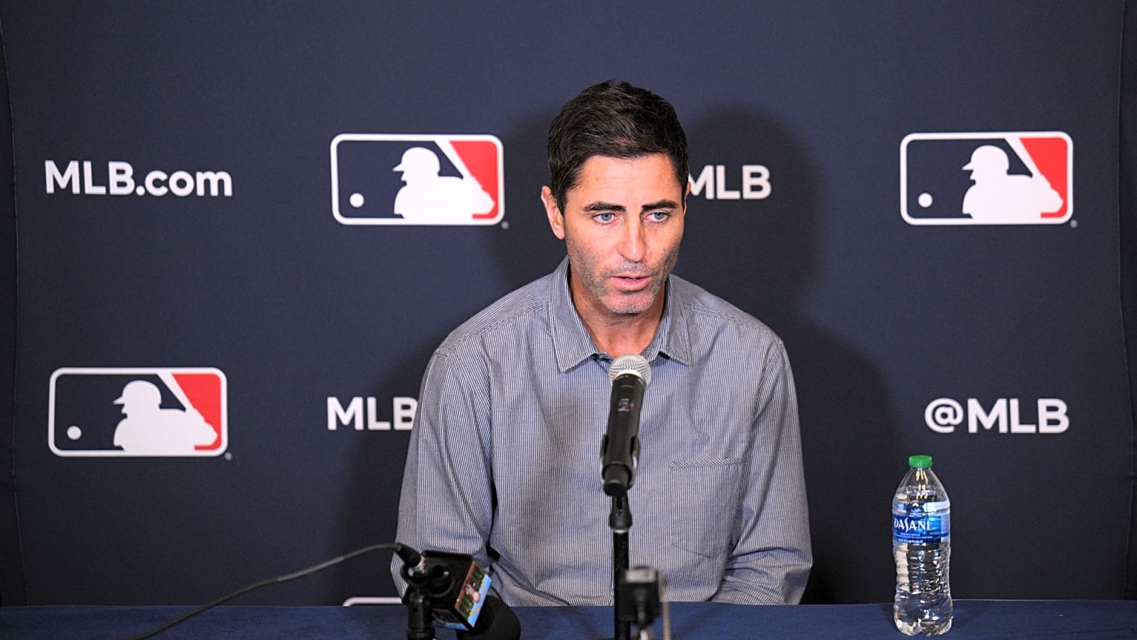 Padres not inclined to trade high leverage relievers