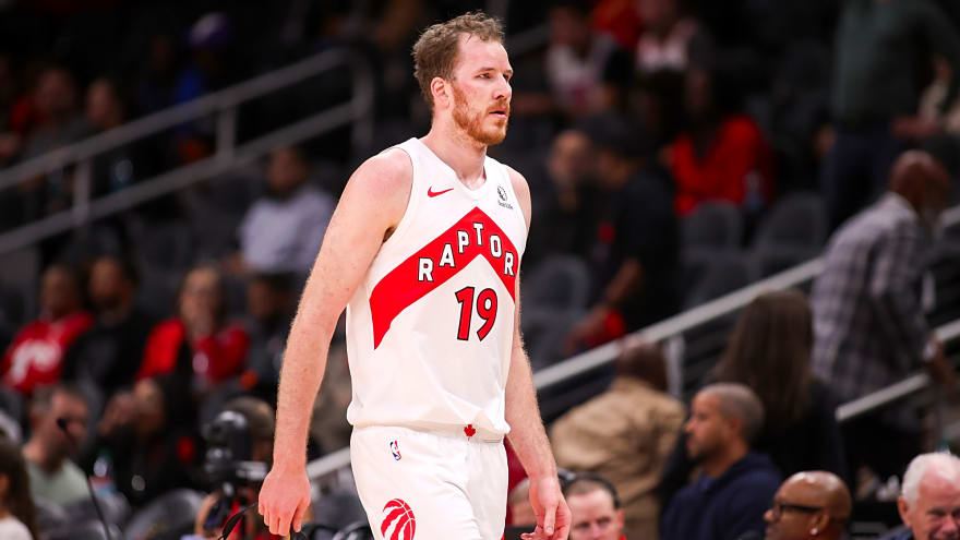 Raptors centre Poeltl exits vs. Spurs with lower back tightness