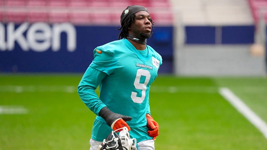 Former Dolphins DB Signs with Bucs